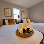 Under The Sunlight Apartment